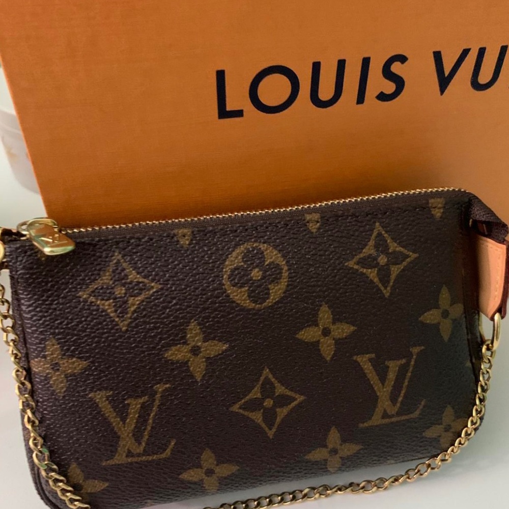 Louis Vuitton mini Pochette Accessoires